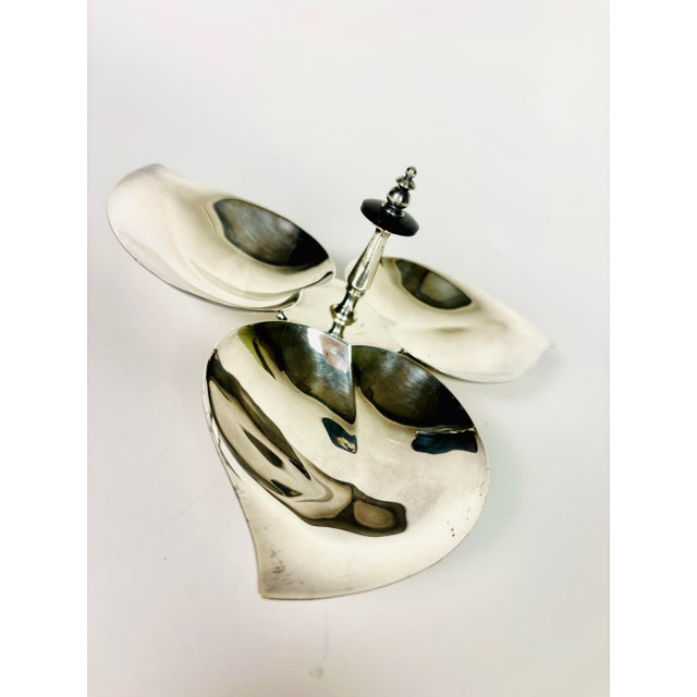 Early 20th Century F. B. Rogers Silver Co. Silver-Plated Three-Leaf Candy Dish / Nut Server For Sale In Los Angeles - Image 6 of 12