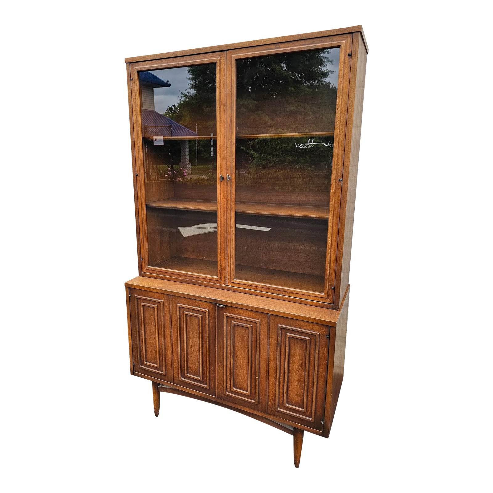 Broyhill Sculptra China Cabinet, Hutch, | Chairish