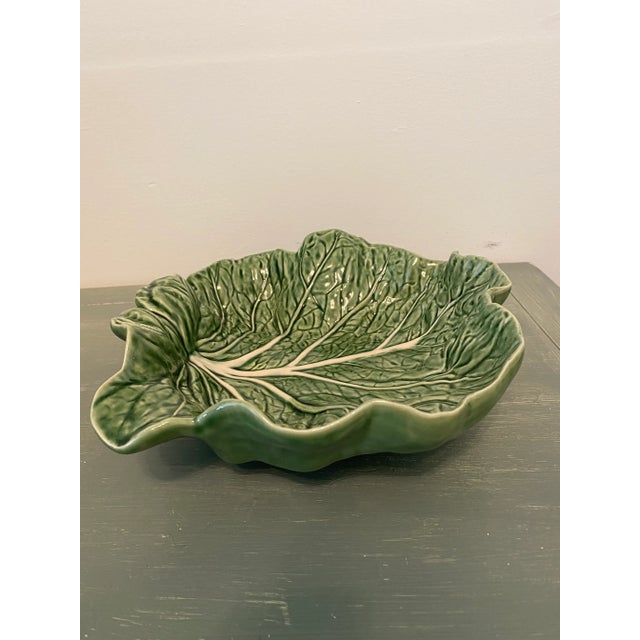Beautiful Bordallo Pinheriro serving bowl. Excellent vintage condition consistent with age and use.2 tiny chips on side,...