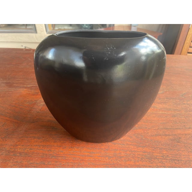 1970s Native American Navajo Marvin Blackmore Black Pottery Oval Vase For Sale - Image 5 of 6
