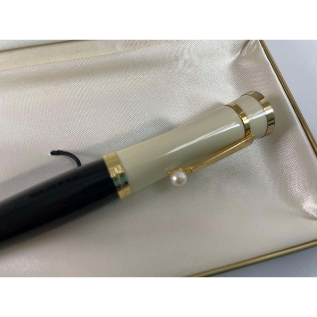 Black Montblanc Greta Garbo Special Edition Ballpoint Pen with Akoya Pearl, Germany For Sale - Image 8 of 16