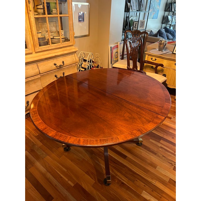Baker Furniture Company 1980s Baker Furniture Historic Charleston Georgian Banded Mahogany Pedestal Dining Table For Sale - Image 4 of 12