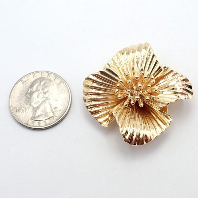 Tiffany and Co. Late 20th Century Vintage Tiffany & Co. Yellow Gold Flower Pin Brooch For Sale - Image 4 of 10