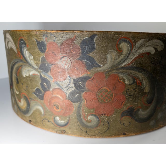 Green 19th Century Large Norwegian Pine Tine Box With Rosemaling, Signed For Sale - Image 8 of 13