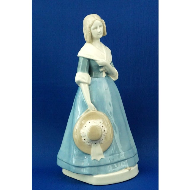 20th Century Art Nouveau Ceramic Sculpture of a Lady from Amphora, Austria, 1890s For Sale - Image 8 of 18