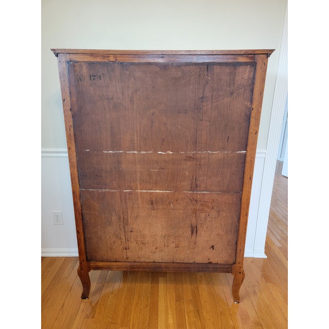 Early 20th Century Antique Quarter-Sawn Oak Curved Glass China Cabinet, C. 1910 For Sale - Image 5 of 18