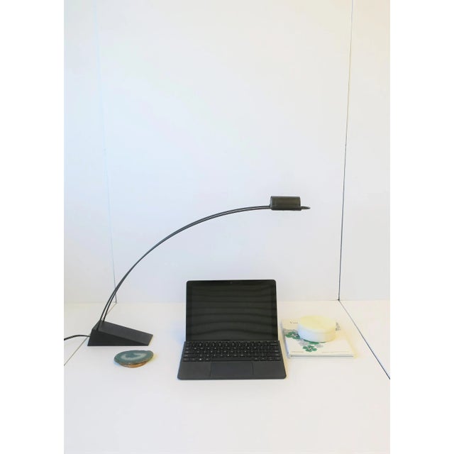 Black Minimalist Desk Lamp by Designer Robert Sonneman, Circa 1980s For Sale In New York - Image 6 of 12