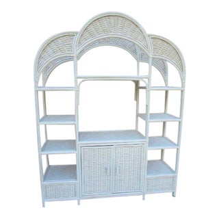 1980s White Wicker Rattan Pagoda Style Etagere For Sale