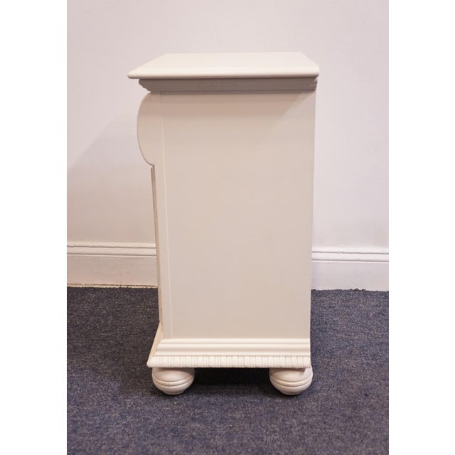Lexington Furniture Off White Painted Traditional Victorian Style 18" Cabinet Nightstand 509-623 For Sale - Image 11 of 15