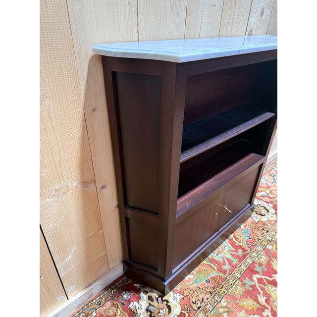 Low bookcase - Bibus - Mahogany console table. This piece of furniture combines sturdiness and elegance with its white...