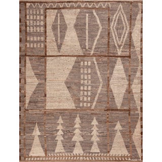 Nazmiyal Collection Earthy Neutral Grey Cream Brown Tribal Geometric Design Modern Area Rug For Sale