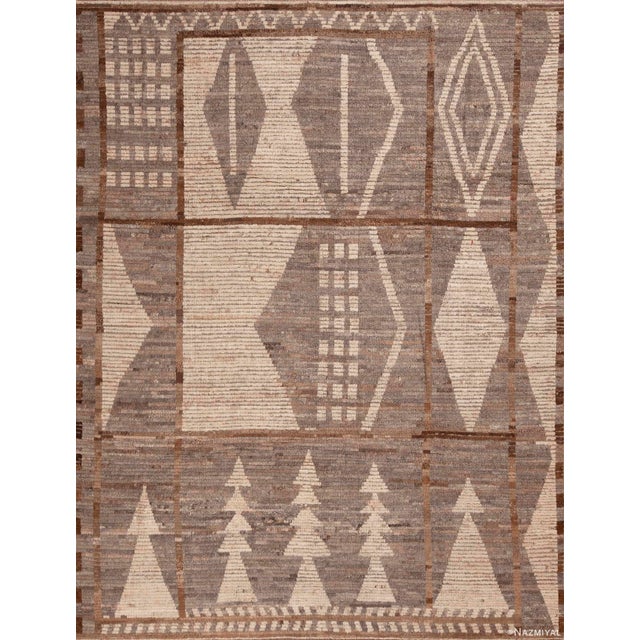 Nazmiyal Collection Earthy Neutral Grey Cream Brown Tribal Geometric Design Modern Area Rug For Sale