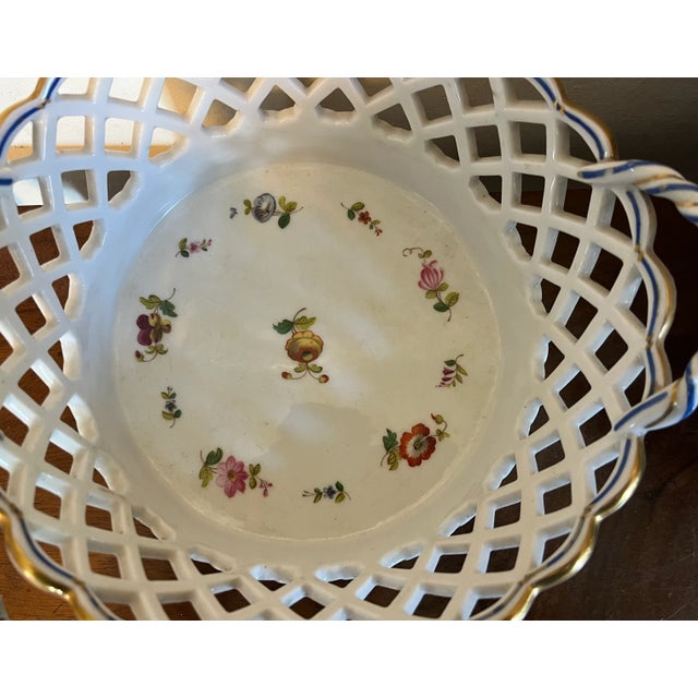 19th Century Antique Early 19th Century Old Paris Porcelain Reticulated Centerpiece Fruit Basket Decorated With Floral Sprig For Sale - Image 5 of 15
