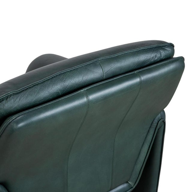 Black Set of Atlanta Leather Chair and Ottoman from Laauser For Sale - Image 8 of 18