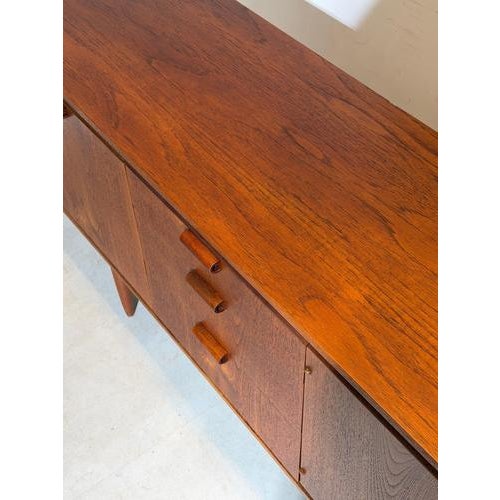 Large Mid-Century Modern British Teak Sideboard from Austinsuite For Sale - Image 9 of 10