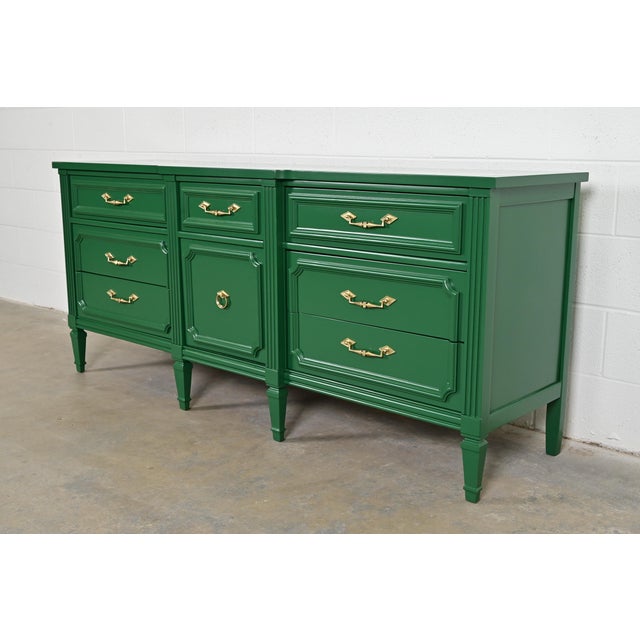 French Thomasville French Regency Louis XVI Green Lacquered Dresser or Credenza, Newly Refinished For Sale - Image 3 of 13