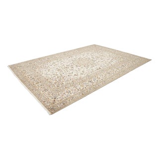 Middle Eastern Rug in Pure Wool For Sale