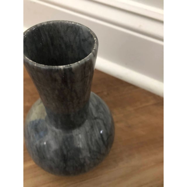 1990s Two-Tone Grey Marble Bottleneck Vase For Sale - Image 4 of 6