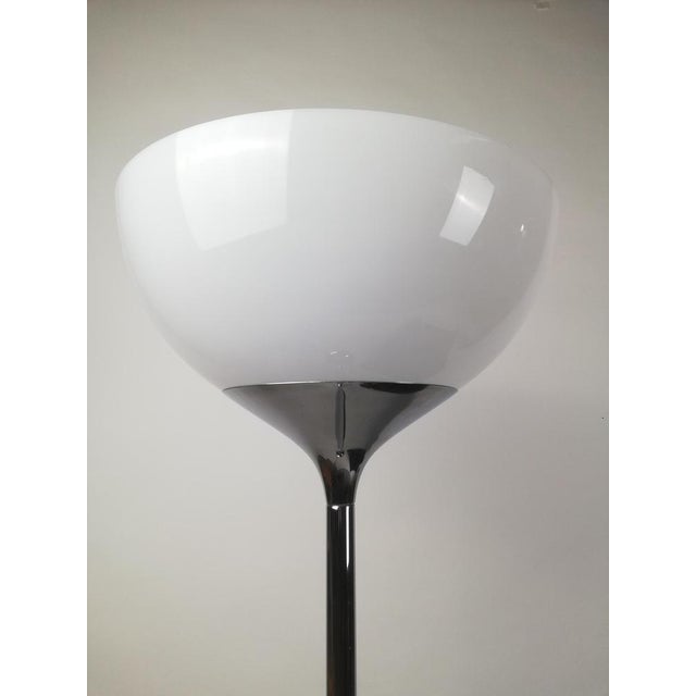 Space Age Floor Lamp in White Acrylic and Chrome attributed to I Guzzini, Italy, 1970s For Sale - Image 3 of 13