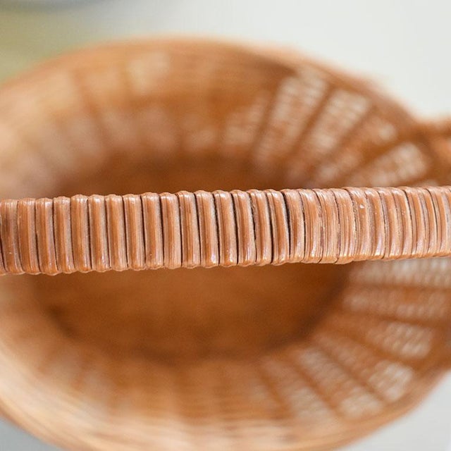 Mid-Century Modern Wicker Woven Duck Motif Basket For Sale - Image 3 of 5