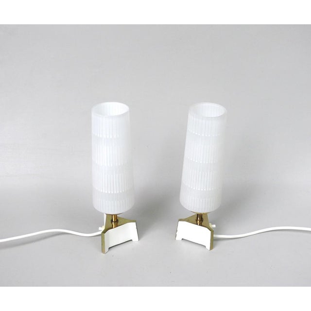 A pair of delicate table lamps, made in the 1950s, in the style of the Vereinigte Werkstätten Munich. The combination of...
