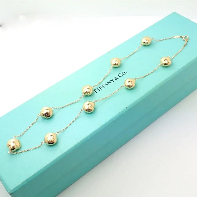 Tiffany & Co. Peretti 18k Yellow Gold Vintage Bean Necklace 14.5" For Sale In Philadelphia - Image 6 of 12