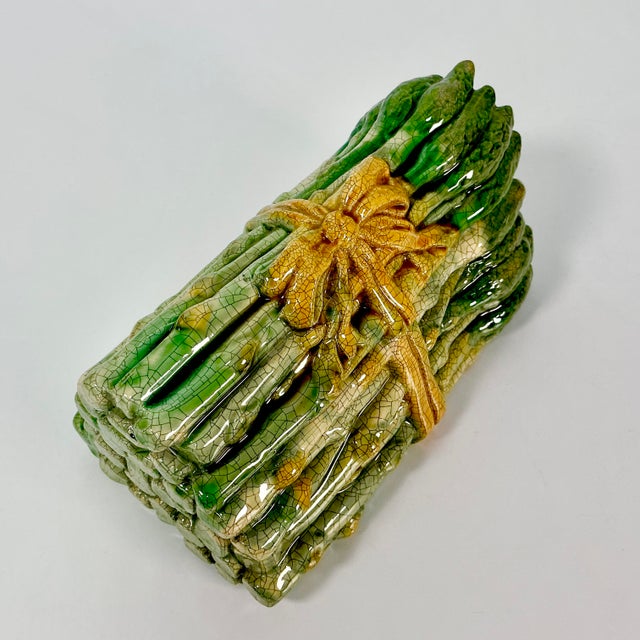 1940s Vintage Majolica French Hollywood Regency Trompe L’Oeil Asparagus Box. For Sale - Image 12 of 15