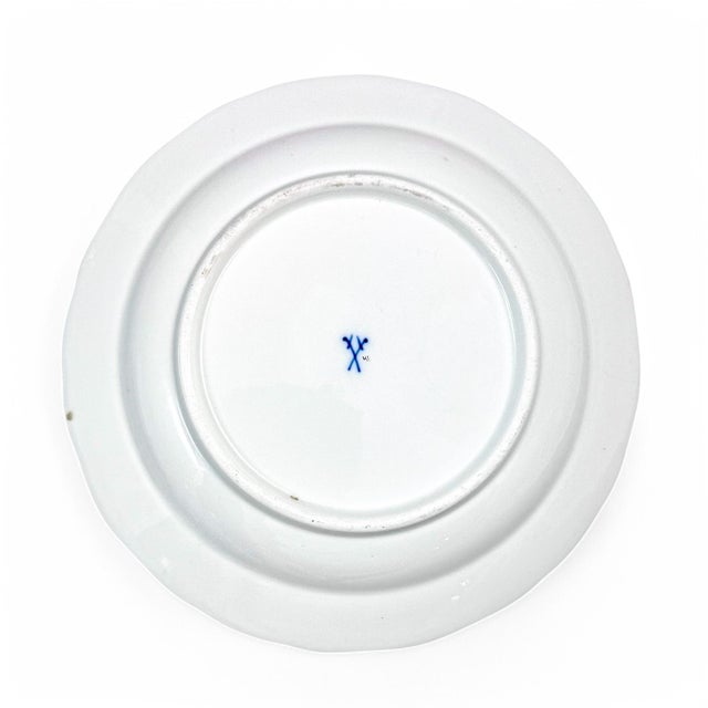 Meissen Porcelain Plates with Streublumen Decoration, Germany, 1880s, Set of 3 For Sale - Image 10 of 18