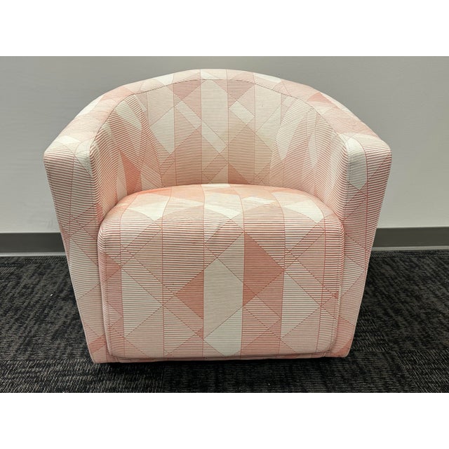 White Set of 5 Steelcase Turnstone Jenny Low Club Lounge Chairs Pink Geometric Pattern For Sale - Image 8 of 12