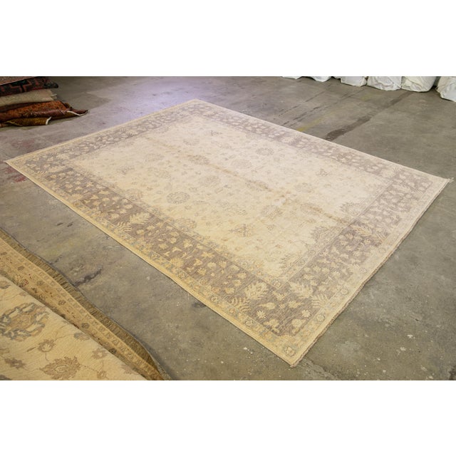 Handcrafted Modern Paki Peshawar Beige Wool Rug With Palmettes Design For Sale - Image 11 of 12