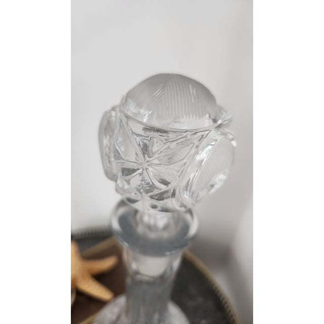 1960s Mid-Century Cut Modern Crystal Decanter With Faceted Stopper – Starburst and Crosshatch Pattern For Sale - Image 4 of 18