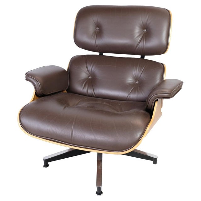 Lounge Chair in Brown Leather & Light Walnut by Charles Eames for Herman Miller, 2007 For Sale - Image 10 of 10