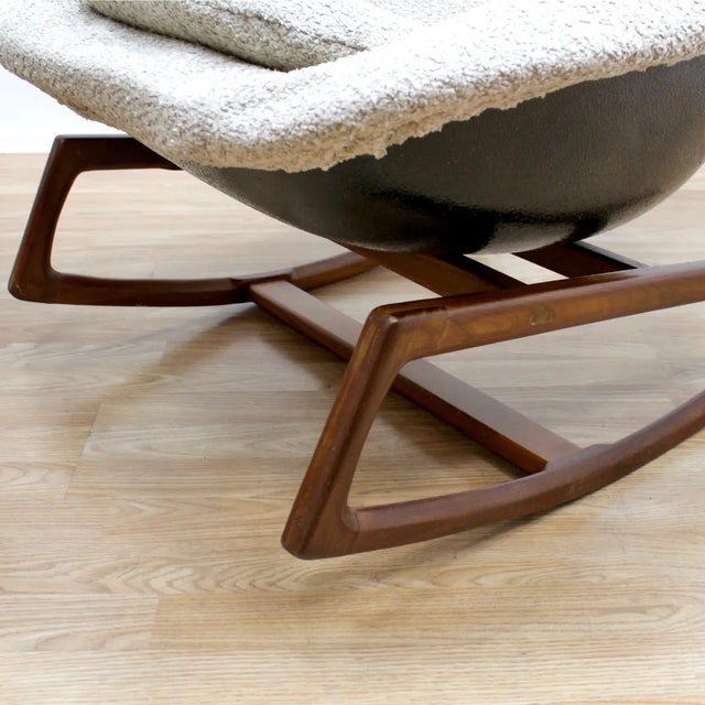Pair of 1960s Gemini Rocking Pod Chairs by Walter S. Chenery for Lurashell For Sale - Image 11 of 12