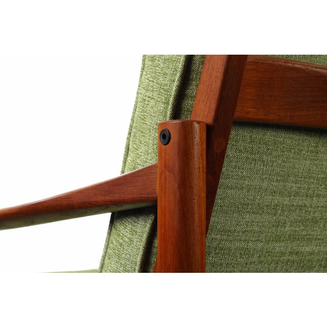 Soborg Mobler Danish Mid Century Modern Lounge Chairs in Teak by Peter Hvidt for Soborg - a Pair For Sale - Image 4 of 8
