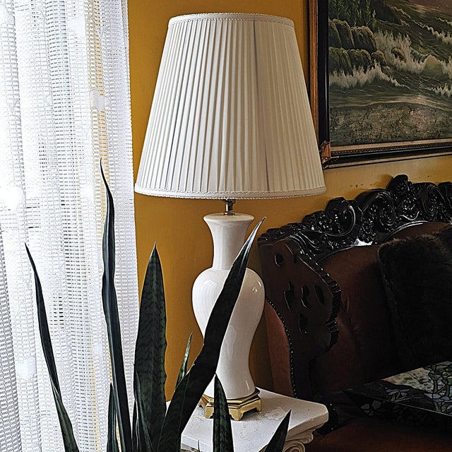 Vintage Paul Hanson White Porcelain Table Lamp on Brass Pagoda Base, Usa For Sale - Image 12 of 18