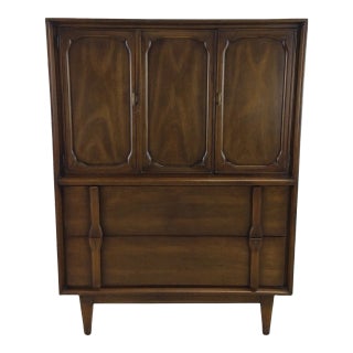 Mid Century Modern Gentleman’s Chest With 3 Drawers For Sale