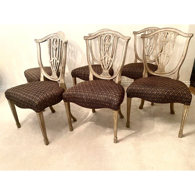 Vintage Hepplewhite Style Intricate Shield Back Set of Six Chairs Mint Condition For Sale - Image 4 of 18