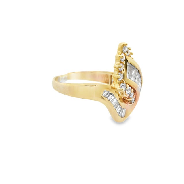 1990s 14k Yellow Gold Baguette and Round Diamond Cluster Ring, Size 7.25 For Sale - Image 4 of 12