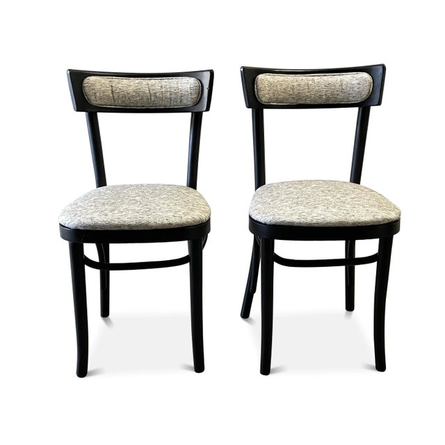 A pair of restored Thonet bentwood bistro chairs, made in New York. The vintage dining chairs have been restored with new...