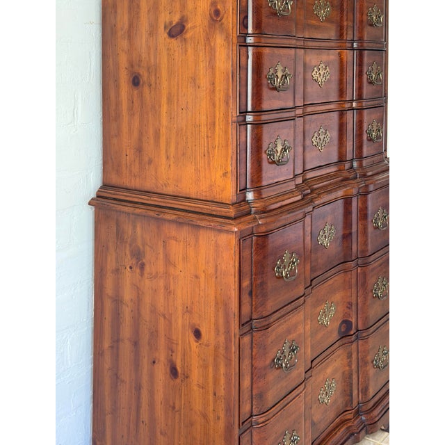 American 1970s Drexel Heritage American Tour Serpentine-Front Six-Drawer Highboy Chest For Sale - Image 3 of 10