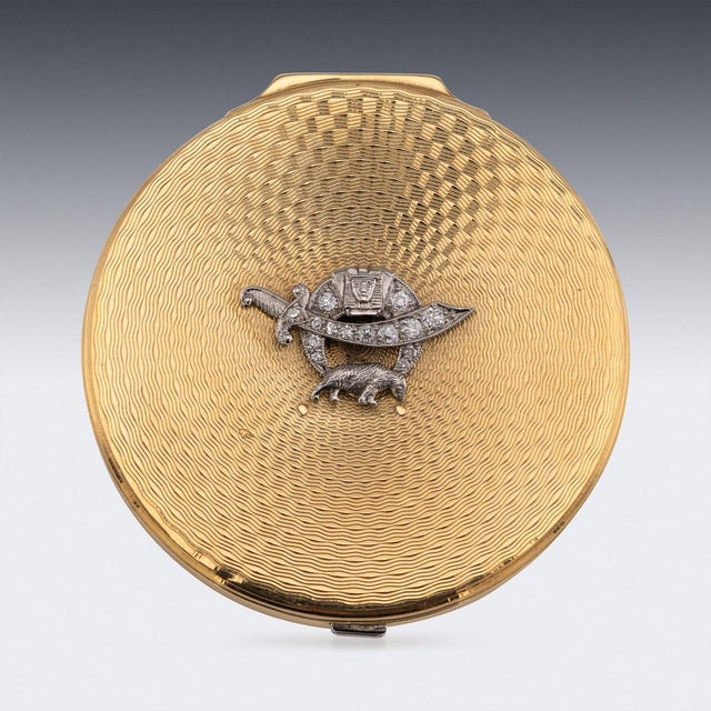 Vintage French Art Deco 18k Gold and Diamond Compact from Cartier, 1929 For Sale - Image 3 of 13