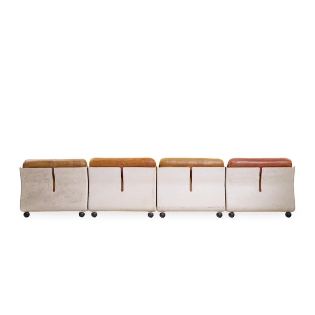 Mario Bellini for B&b Italia Amanta Mid Century Leather and Fiberglass Sectional Sofa For Sale In Chicago - Image 6 of 11