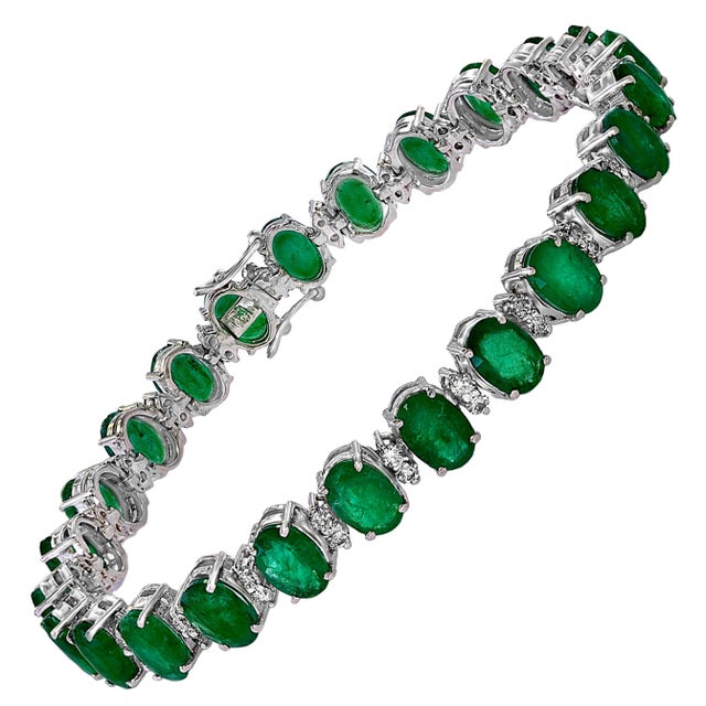 24 Carat Emerald 1.8 Carat Diamond Tennis Bracelet 14 Karat White Gold, 16.7 GM For Sale - Image 15 of 18