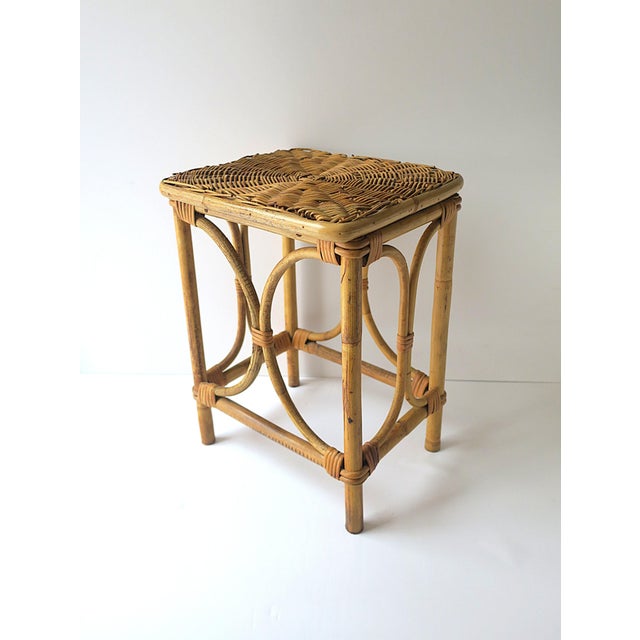 A vintage wicker rattan side, end, drinks table, circa mid to late-20th century, 1960s - 1970s. A great table, easy to...