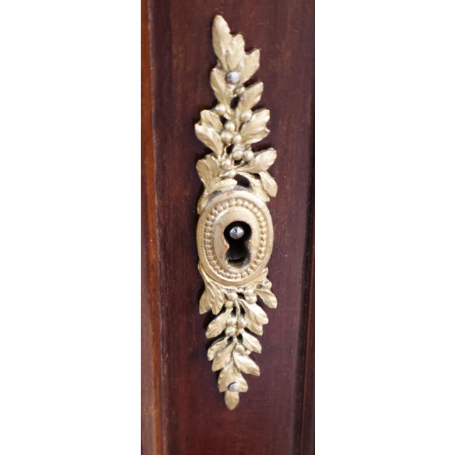 Brown Fine 19th Century French Kingwood Bronze Ormolu Armoire Vitrine China Cabinet For Sale - Image 8 of 10