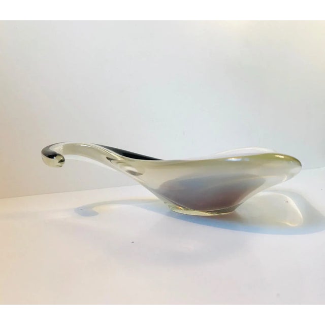 Paul Kedelv Modernist Manta Ray Glass Bowl by Paul Kedelv for Flygfors, 1955 For Sale - Image 4 of 8