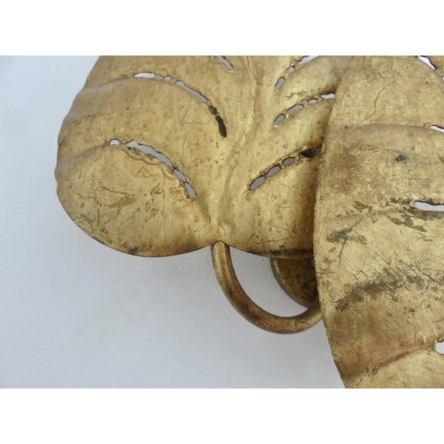 1970s Gold Leaf Wall Sconce in Gold-Tone Metal, 1970s For Sale - Image 5 of 10