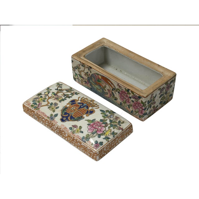 Ceramic Vintage Chinese Famiile Rose Enamel Graphic Rectangular Porcelain Box For Sale - Image 7 of 12