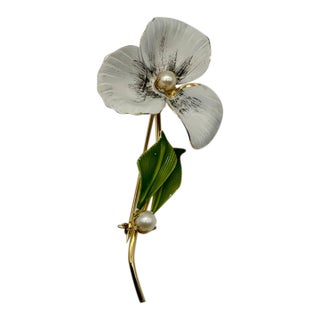 Vintage Hattie Carnegie Pansy Brooch, White and Green Enamel For Sale