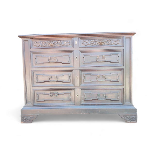 Antique Chest of Drawers in Walnut, 1890s, in Very Good conditions. Designed before 1890